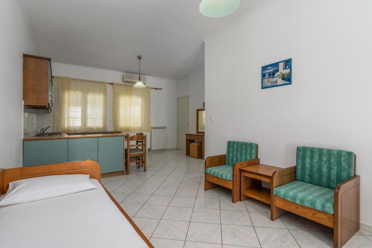 Tina'S Apartments Adámasz Kültér fotó